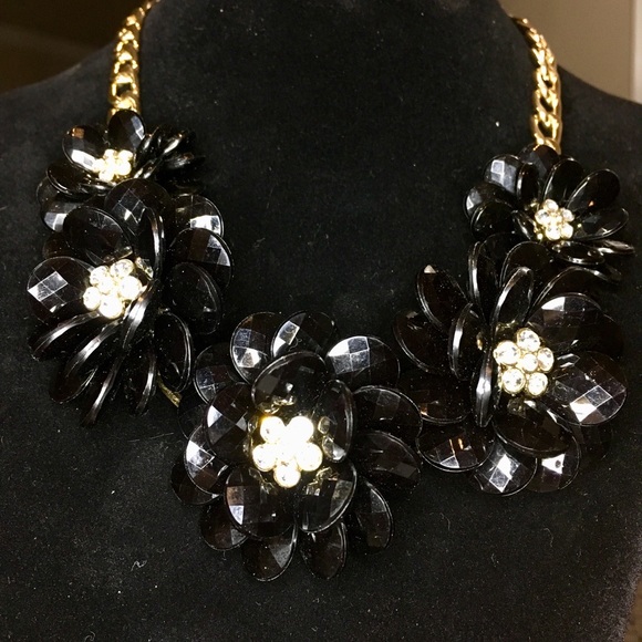 Black Gem Flower Gold Statement Necklace - Picture 5 of 8